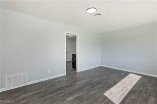 2215 Willowrow Ave NE, Canton, OH 44705 - Photo 7