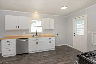 2215 Willowrow Avenue NE, Canton, OH 44705 - Photo 9