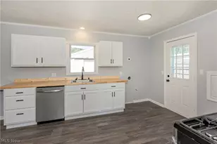 2215 Willowrow Ave NE, Canton, OH 44705 - Photo 9