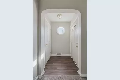 1743 Jefferson Road NE, Massillon, OH 44646 - Photo 7