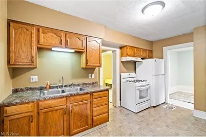 777 Montana Avenue, Akron, OH 44314 - Photo 7