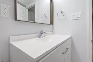 571 Wesleyan Ave, Barberton, OH 44203 - Photo 37