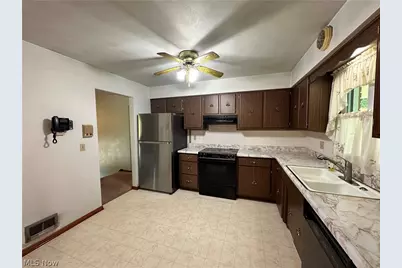 128 Starvaggi Drive, Weirton, WV 26062 - Photo 7