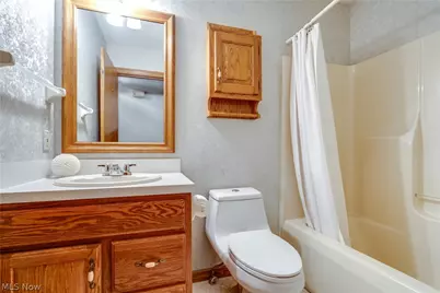 332 W Heatherwood Drive, Barberton, OH 44203 - Photo 17