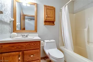 332 W Heatherwood Dr, Barberton, OH 44203 - Photo 17