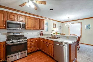 332 W Heatherwood Dr, Barberton, OH 44203 - Photo 13
