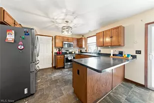8000 N Oak Tree Dr, Lorain, OH 44053 - Photo 9
