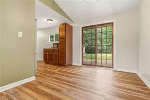 9103 Cranbrook Dr, Northfield Village, OH 44067 - Photo 11