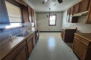 105 Helena Dr, Struthers, OH 44471 - Photo 3
