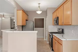 9848 Country Club Cir, Twinsburg, OH 44087 - Photo 13
