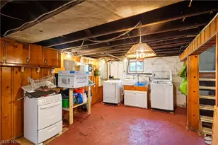 982 W Hopocan Ave, Barberton, OH 44203 - Photo 17