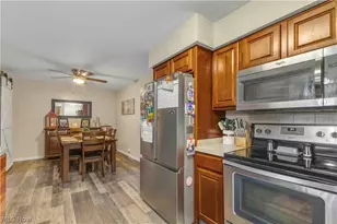 208 Georgia Ave, Elyria, OH 44035 - Photo 9