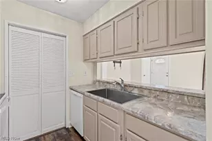 2542 Royal County Down, Uniontown, OH 44685 - Photo 15