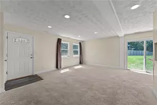 2542 Royal County Down, Uniontown, OH 44685 - Photo 3