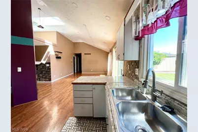 4101 Ivanhoe Drive, Lorain, OH 44053 - Photo 9
