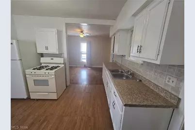 123 E 35th Street, South Lorain, OH 44055 - Photo 17