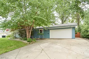 358 Sandhurst Rd, Akron, OH 44333 - Photo 39