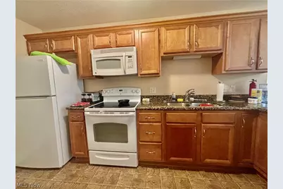 177 Woodbury Glen Street, Hartville, OH 44632 - Photo 7