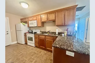 177 Woodbury Glen Street, Hartville, OH 44632 - Photo 5
