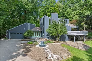 1049 N Medina Line Rd, Akron, OH 44333 - Photo 3