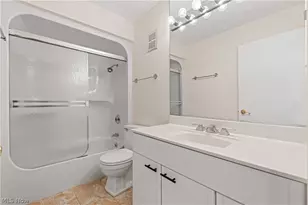1049 N Medina Line Rd, Akron, OH 44333 - Photo 25