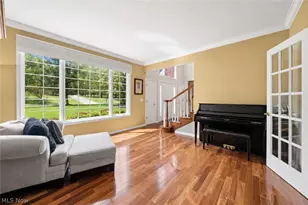 1415 Homestead Creek Dr, Grandview Heights, OH 44147 - Photo 5