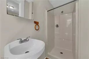 94 Broad St, Akron, OH 44305 - Photo 13