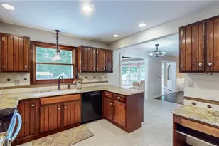 17099 Creighton Dr, Chagrin Falls, OH 44023 - Photo 5