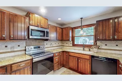 17099 Creighton Drive, Chagrin Falls, OH 44023 - Photo 3