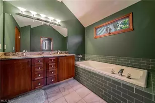 4084 Shelly Dr, Green Hills, OH 44131 - Photo 17