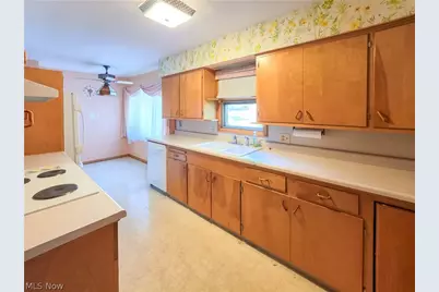 1815 Glenmont Drive NW, Canton, OH 44708 - Photo 11