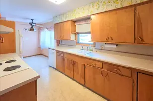 1815 Glenmont Dr NW, Canton, OH 44708 - Photo 11