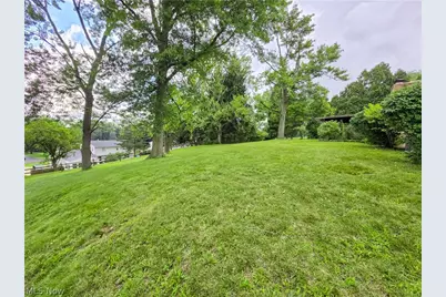1815 Glenmont Drive NW, Canton, OH 44708 - Photo 3