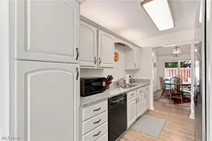 34756 Parkview Ln, Willoughby, OH 44094 - Photo 5