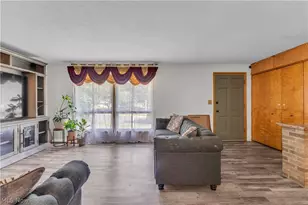 596 Eric Dr, Akron, OH 44305 - Photo 5