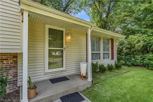596 Eric Dr, Akron, OH 44305 - Photo 3