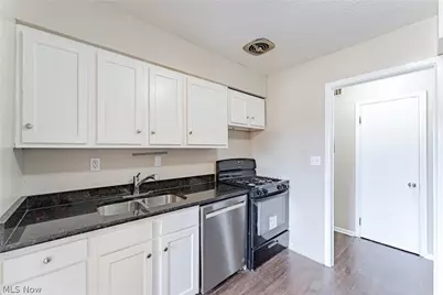 3271 Warrensville Center Road #8B, Huber Heights, OH 44122 - Photo 9