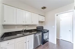 3271 Warrensville Center Rd, Huber Heights, OH 44122 - Photo 9