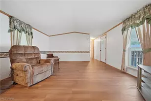 83 Helen St, Barberton, OH 44203 - Photo 3
