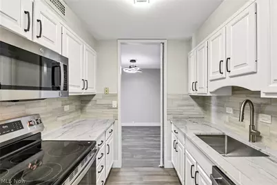 12700 Lake Avenue #1301, Oakwood, OH 44107 - Photo 5