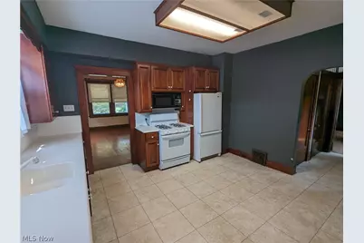 616 East Avenue, Elyria, OH 44035 - Photo 9