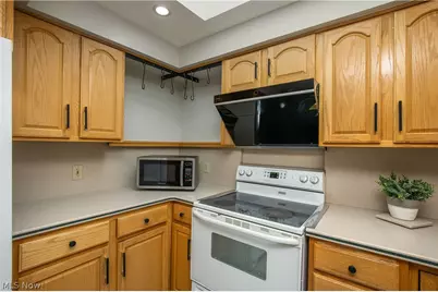 9786 Hocking Street NW, Massillon, OH 44646 - Photo 11