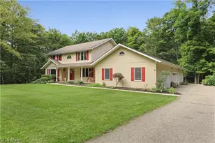 8212 Timber Trail, Chagrin Falls, OH 44023 - Photo 3