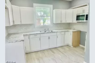 1527 W 19th Street, Lorain, OH 44052 - Photo 9