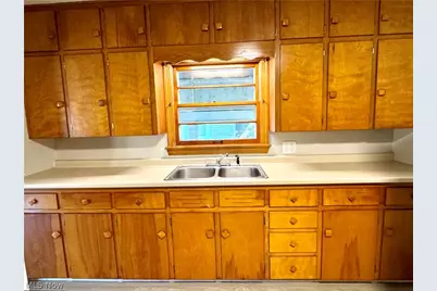 321 Elm Street, Coshocton, OH 43812 - Photo 9