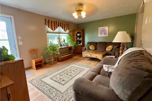 806 Geneva St SW, Sugarcreek, OH 44681 - Photo 5
