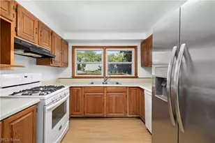4885 Oster Rd, Sheffield Lake, OH 44054 - Photo 5
