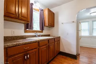 1056 Georgia Ave, Akron, OH 44306 - Photo 9