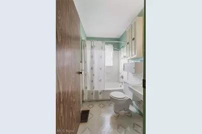 2425 Regentview Street NE, Canton, OH 44705 - Photo 17