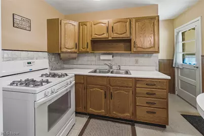 2425 Regentview Street NE, Canton, OH 44705 - Photo 11